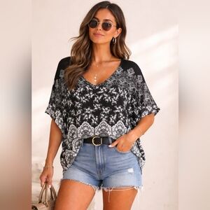 LEO & UGO | Black and White V-Neck Floral Print Top, Size XS